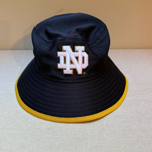 Men's New Era Navy Notre Dame Fighting Irish Bold Bucket Hat - Picture 1 of 11